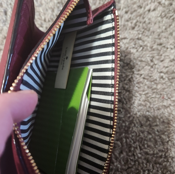 Kate Spade New York Slim Bifold Burgundy Wallet Wristlet - Picture 2 of 11